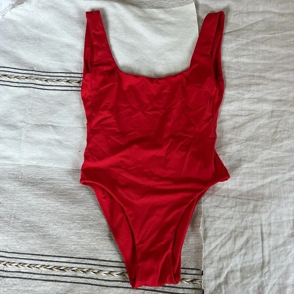 Monday swim one piece - Picture 2 of 3